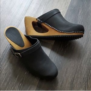 NWOT SANITA black leather clogs sz 9.5 / 10